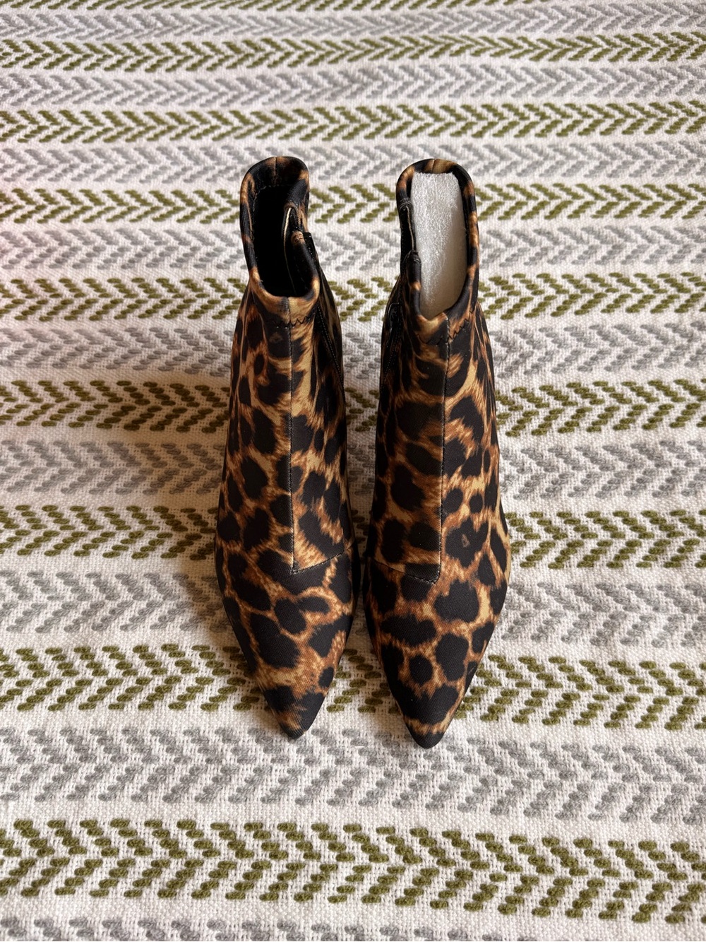 Betsey Johnson Leopard Pointed Kitten Heel Booties size 7 - Picture 3 of 5